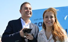 Başkan Ahmet Akın, 2 can dosta yuva oldu