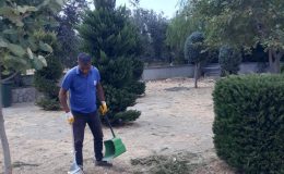 Edremit Belediyesi okul Bahçelerini temizliyor