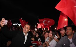 101. yıl coşkusu sokaklara taştı