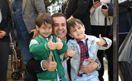 AHMET AKIN AÇIK ARA ÖNDE