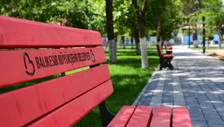 Büyükşehir Emekle Üretiyor, Şehir Mobilyalarla Güzelleşiyor